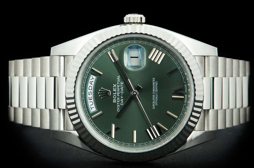 Online fake Rolex watches have stable day and date functions.