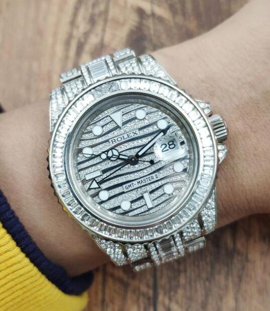 Hot fake watches for men are composed of white gold and diamonds.