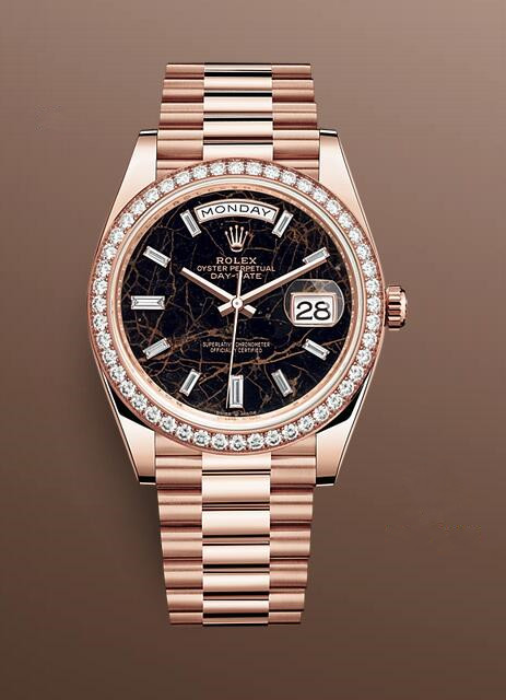 Online replica watches are mellow with Everose gold material.