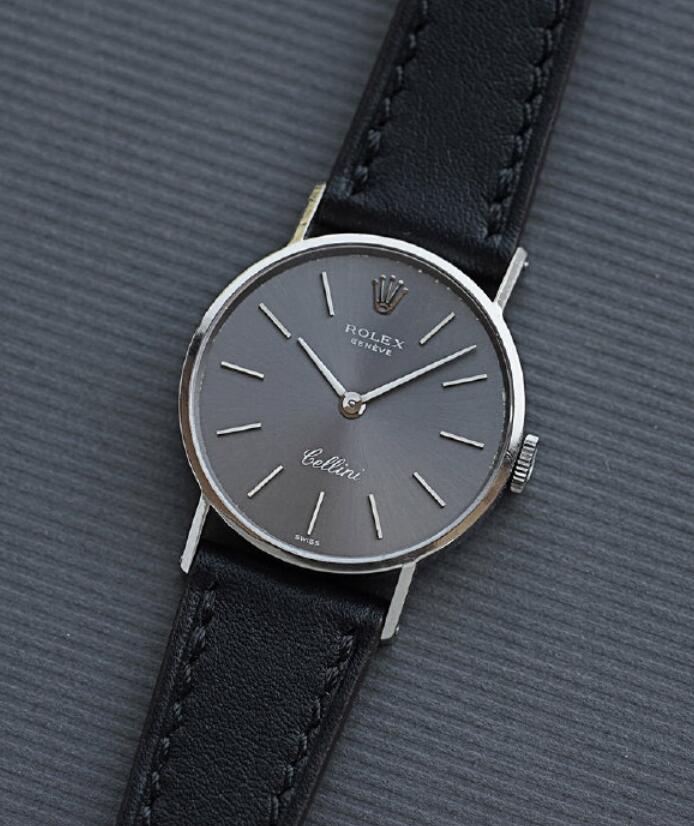 AAA imitation watches are smooth and graceful.